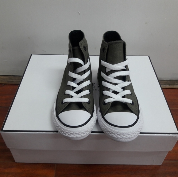 Converse - Picture 2 of 4